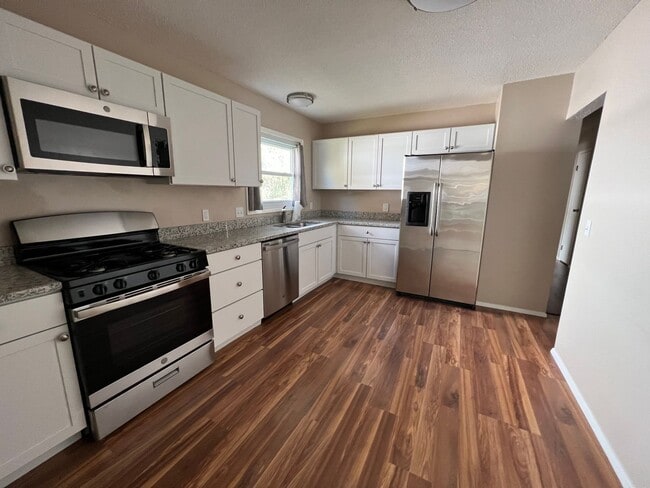 Building Photo - NEWLY RENOVATED HOME