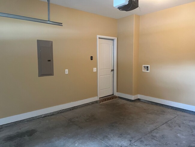 Building Photo - Move In Special! Half Off First Full Month...