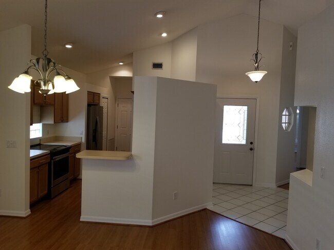 Building Photo - 2.2 w bonus room