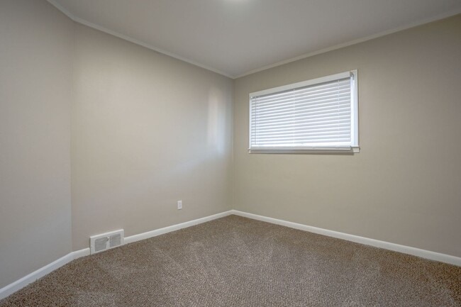 Building Photo - 3 Bedroom Ranch - $2650