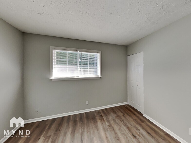 Building Photo - 199 Woodcrest Way