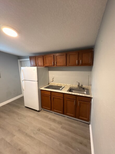 Building Photo - 8142 Eaton Ave
