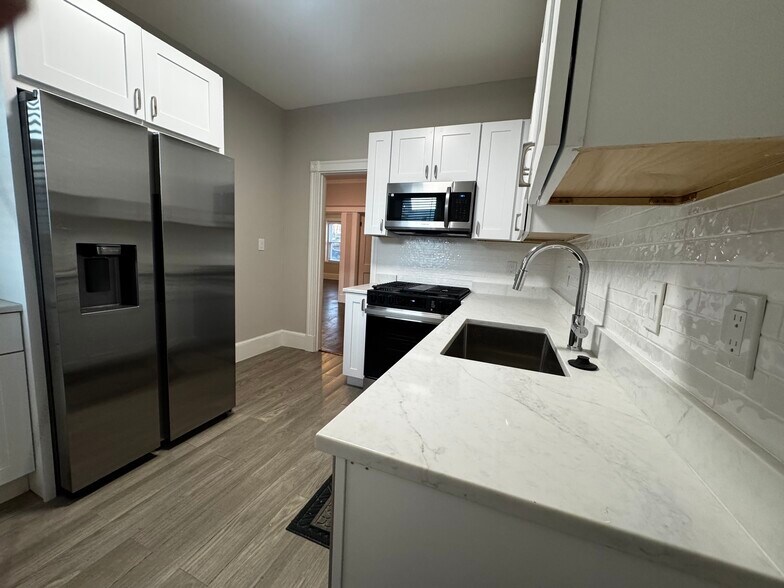 Building Photo - 6 Radcliffe Rd