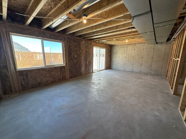 Building Photo - 5280 Acacia Dr