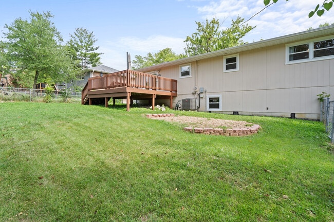 Building Photo - 1305 Jake Ln