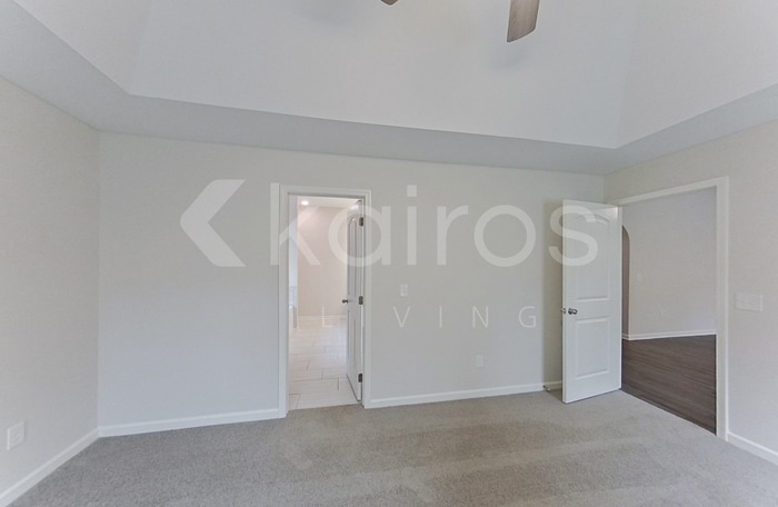 Building Photo - 755 Park Ln