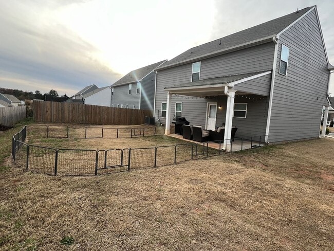 Building Photo - Beautiful. spacious 4 bedroom house in Athens, GA!