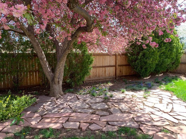 Building Photo - 1624 Kirkwood Dr