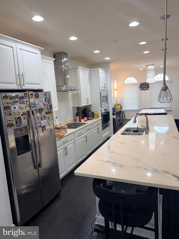 Building Photo - 7413 Matapan Dr