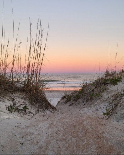 1 Block To The Beach - 216 12th St