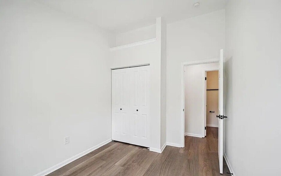 Building Photo - 10611 Campus Way S