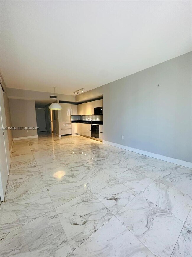 Building Photo - 1010 Brickell Ave