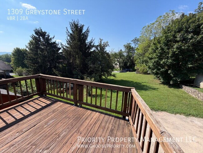 Building Photo - 1309 Greystone St