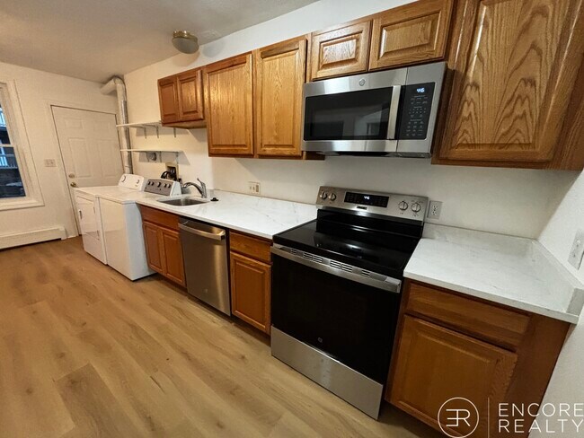 Building Photo - 675 Washington St