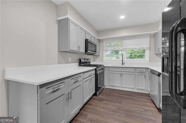 Building Photo - 2683 Rockcliff Rd SE