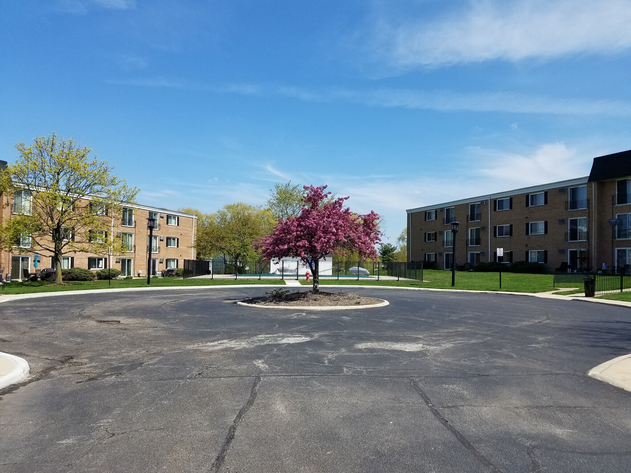 Building Photo - 580 Lawrence Ave