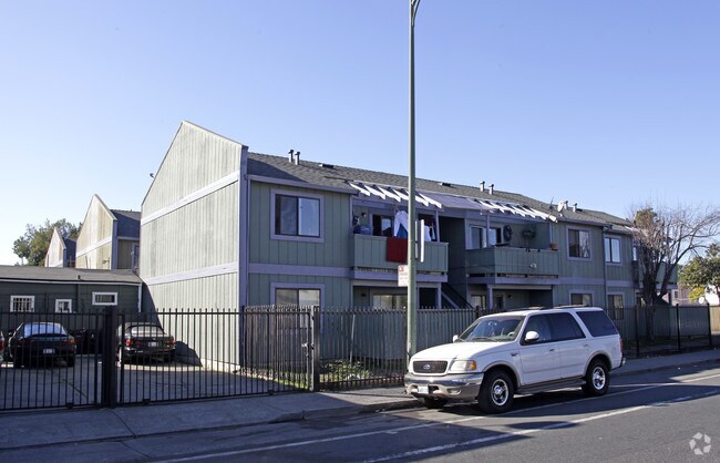 Primary Photo - 4527 Bancroft Ave