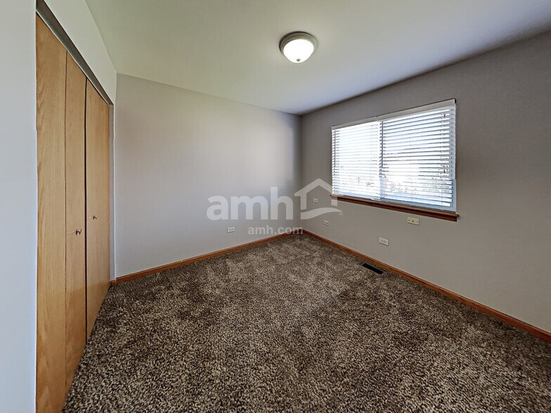 Building Photo - 2438 Foxtail Ct