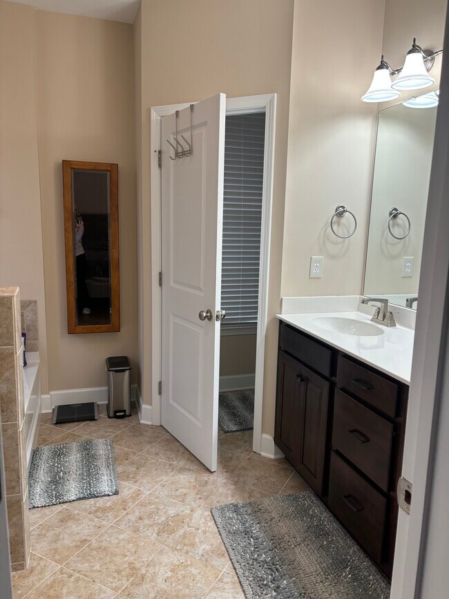 Master Basth - 2 Arch St