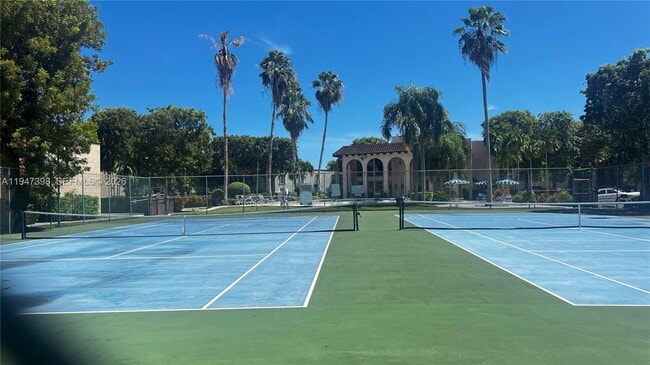 Building Photo - 10810 N Kendall Dr