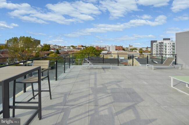 Building Photo - 236 W Thompson St