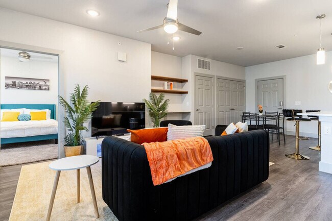 Building Photo - 3930 Westcliff Rd