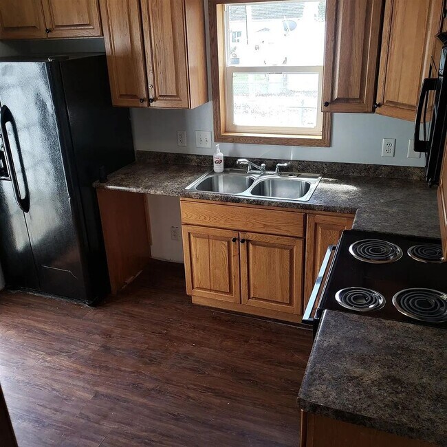 Building Photo - 2215 Falls Ave