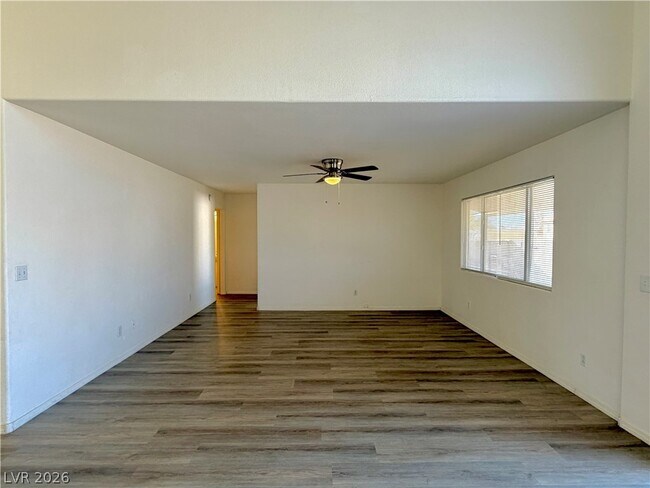 Building Photo - 846 Zinnia Cir