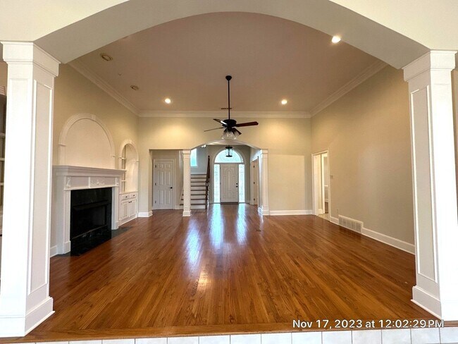 Building Photo - Collierville Home NOW Available on the Gol...