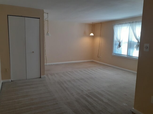 Building Photo - 806 S Arlington Mill Dr