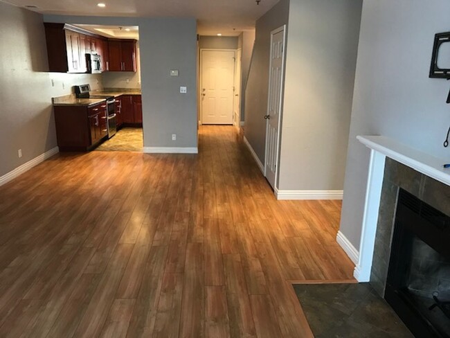 Building Photo - 2 bedroom, 2 bath townhome in Walnut Creek...