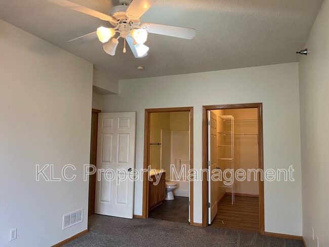 Building Photo - 2323 E Porter Ave