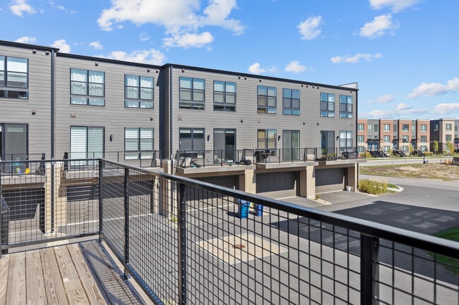 Building Photo - 2251 Parkside Dr