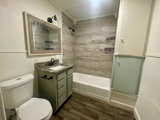 Building Photo - 503 1st St