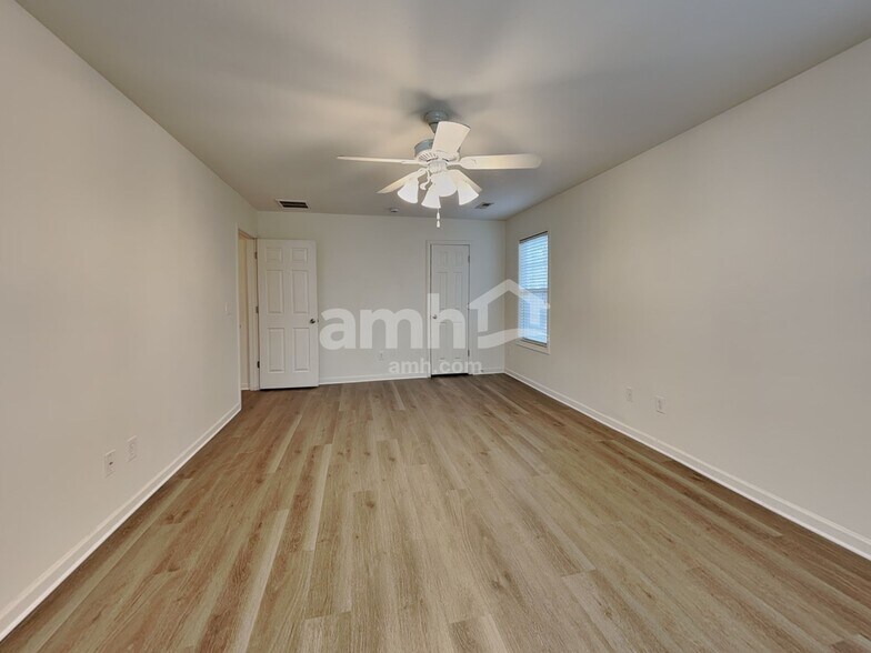 Building Photo - 440 Tortoise Ln