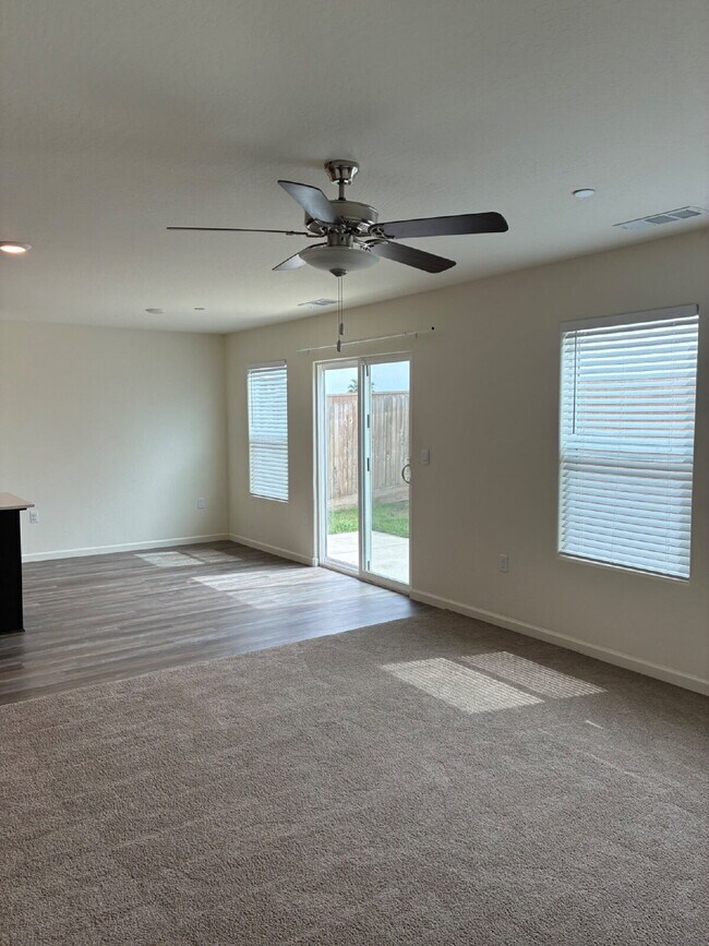 Building Photo - Modern Convenience and Luxury!! Move In Ready with Full Appliance Package!