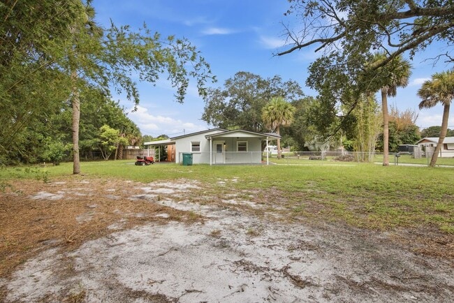 Building Photo - 2267 Robinhood Dr