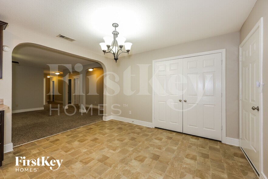 Building Photo - 607 Lentisco Dr