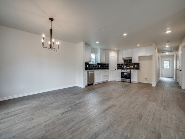 Building Photo - 4220 Hamilton Ave