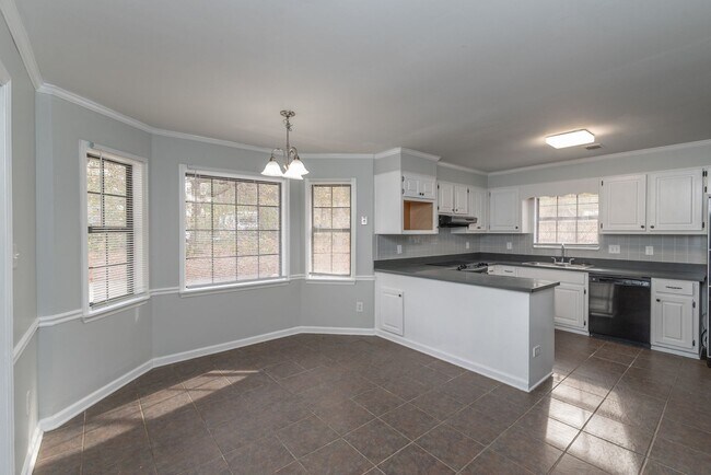 Building Photo - Updated 3 BR/2 BA - 10 Minutes From Gate 5 @ Ft. Gordon