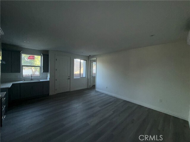 Building Photo - 317 N Shamrock Ave