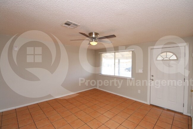 Building Photo - 8128 W Earll Dr