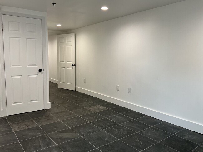 Building Photo - 53 E Canal Rd