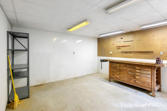 Building Photo - Charming 3-Bedroom Home in Walker – Conven...