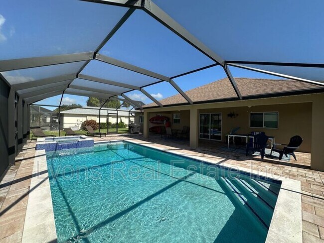 Building Photo - 2202 SE 8th St