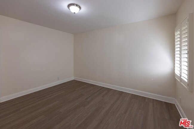 Building Photo - 4360 Kraft Ave