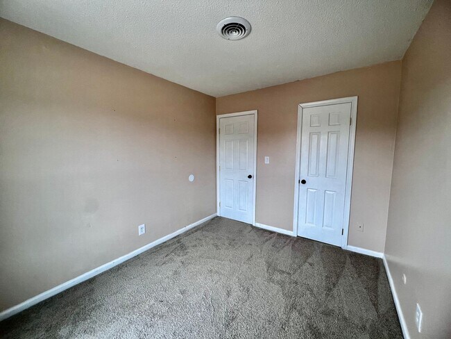 Building Photo - 4080 Thomas Jefferson Dr
