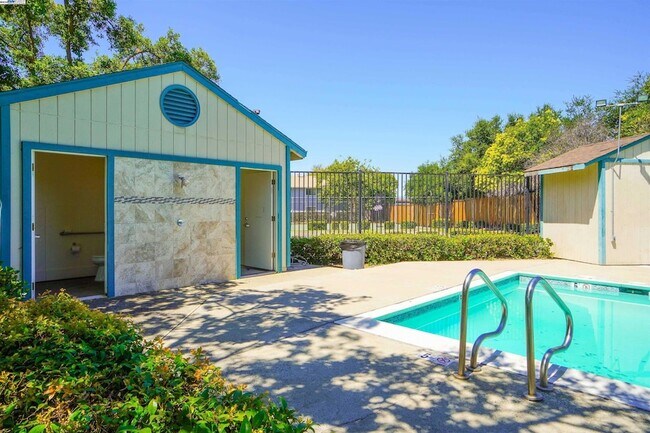 Building Photo - 3670 Silver Oaks Way