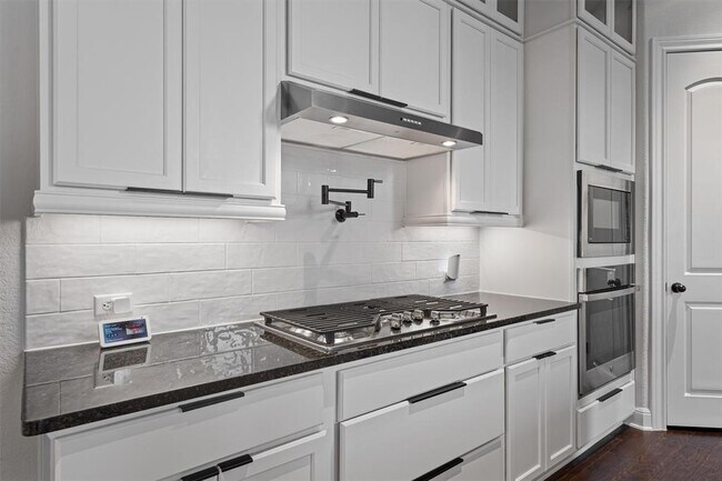 Building Photo - 9808 Bayshore Bend
