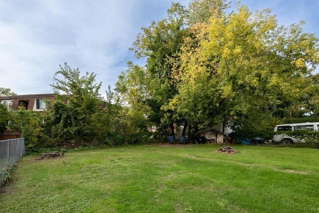 Building Photo - 233 Stow Ave